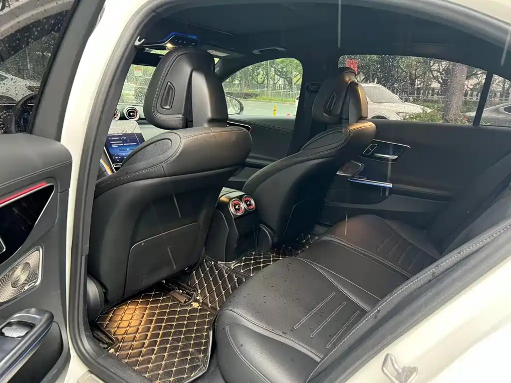 Mercedes-Benz C-Class 2023 — фото 8