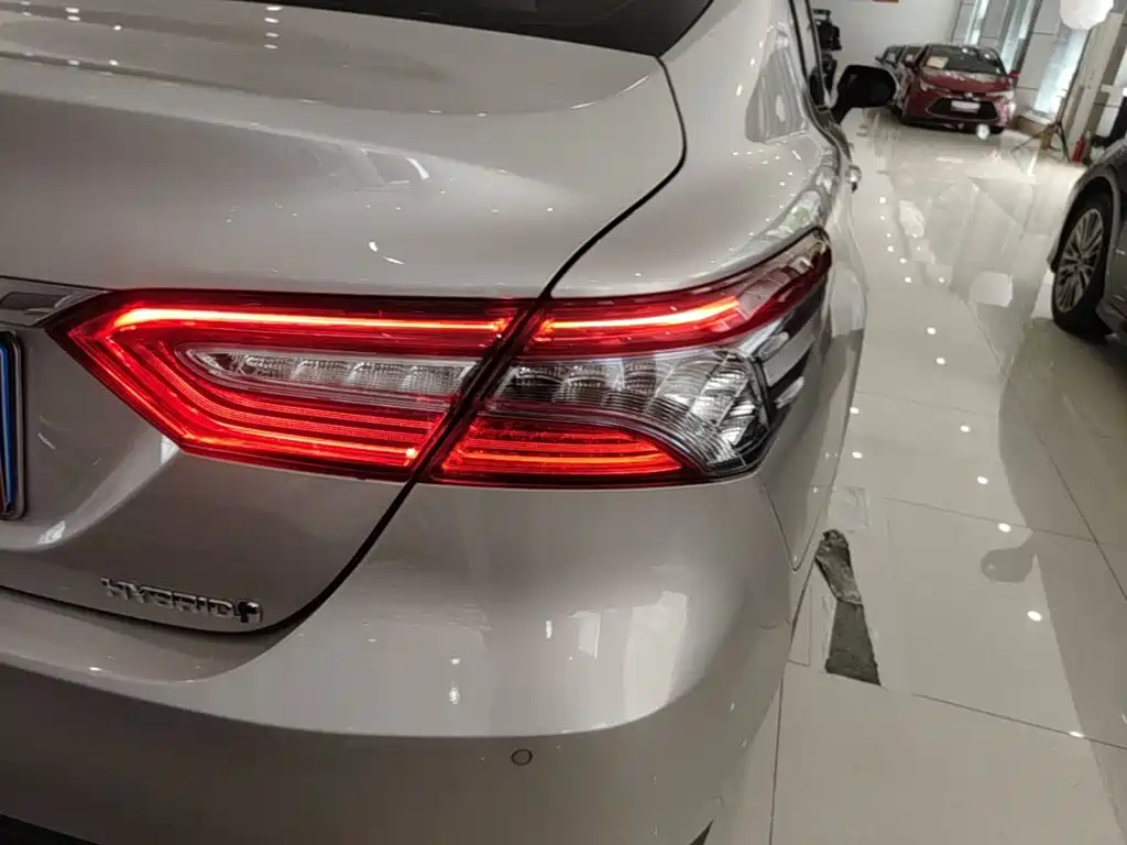 Toyota Camry 2020 — фото 8