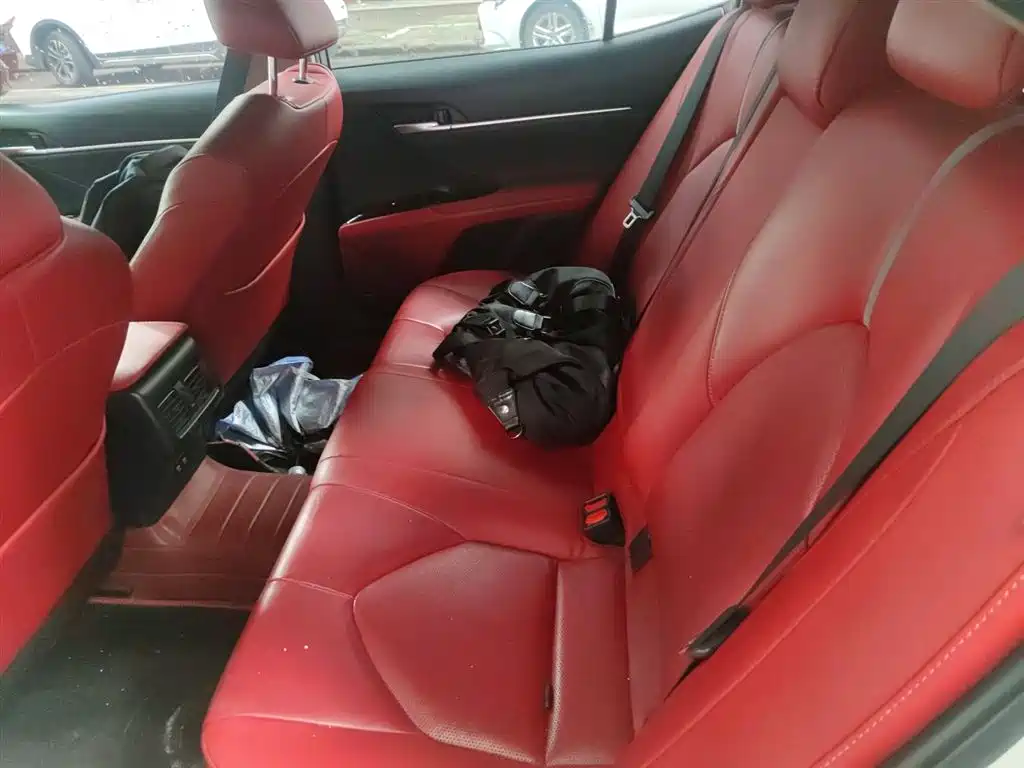 Toyota Camry 2020 — фото 15