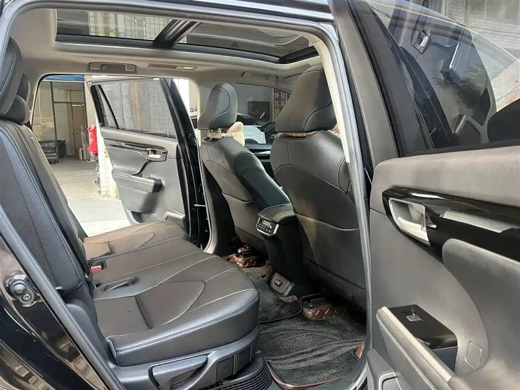 Toyota Highlander 2023 — фото 16