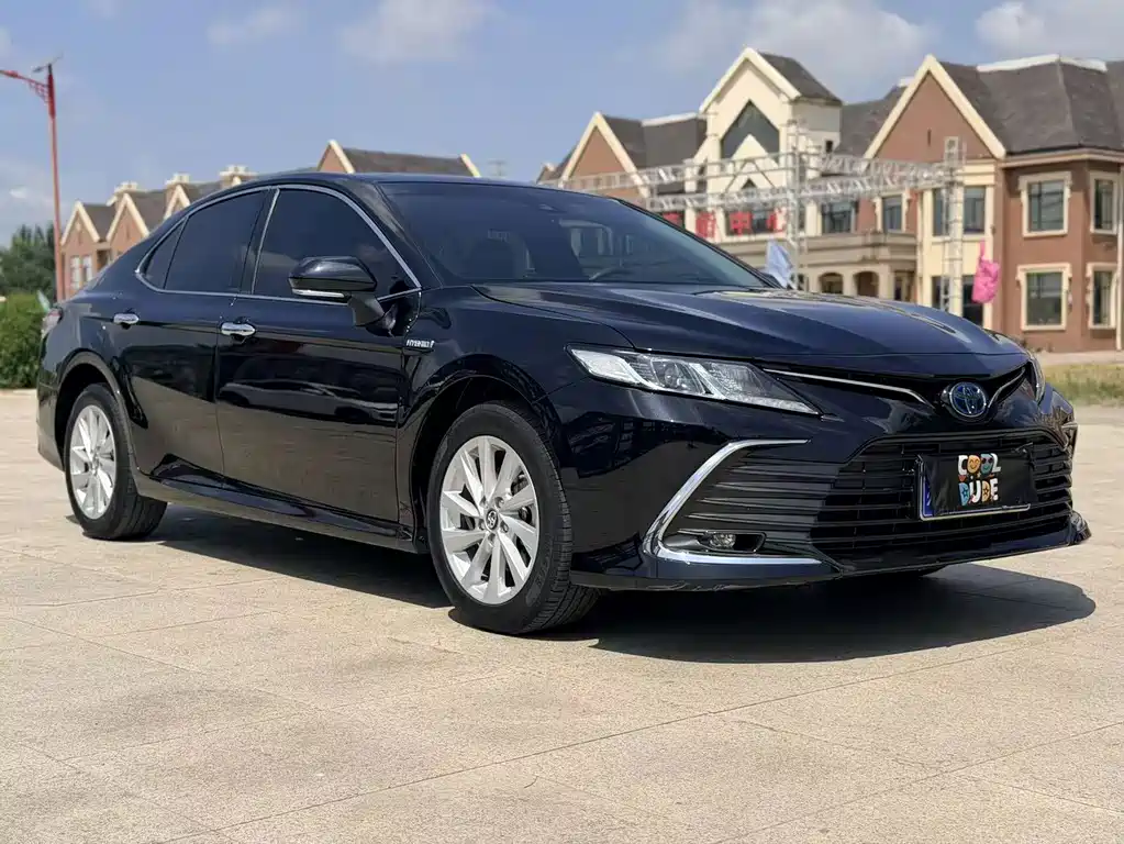 Toyota Camry 2022 — фото 3