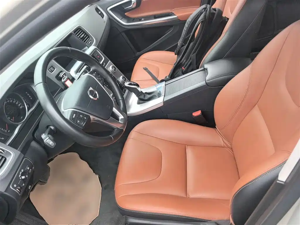 Volvo S60 2018 — фото 15