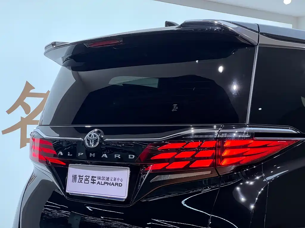 Toyota Alphard 2023 — фото 8