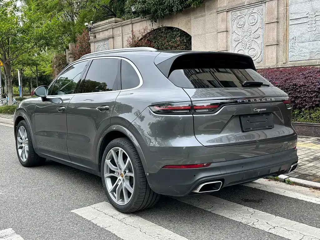 Porsche Cayenne 2021 — фото 16