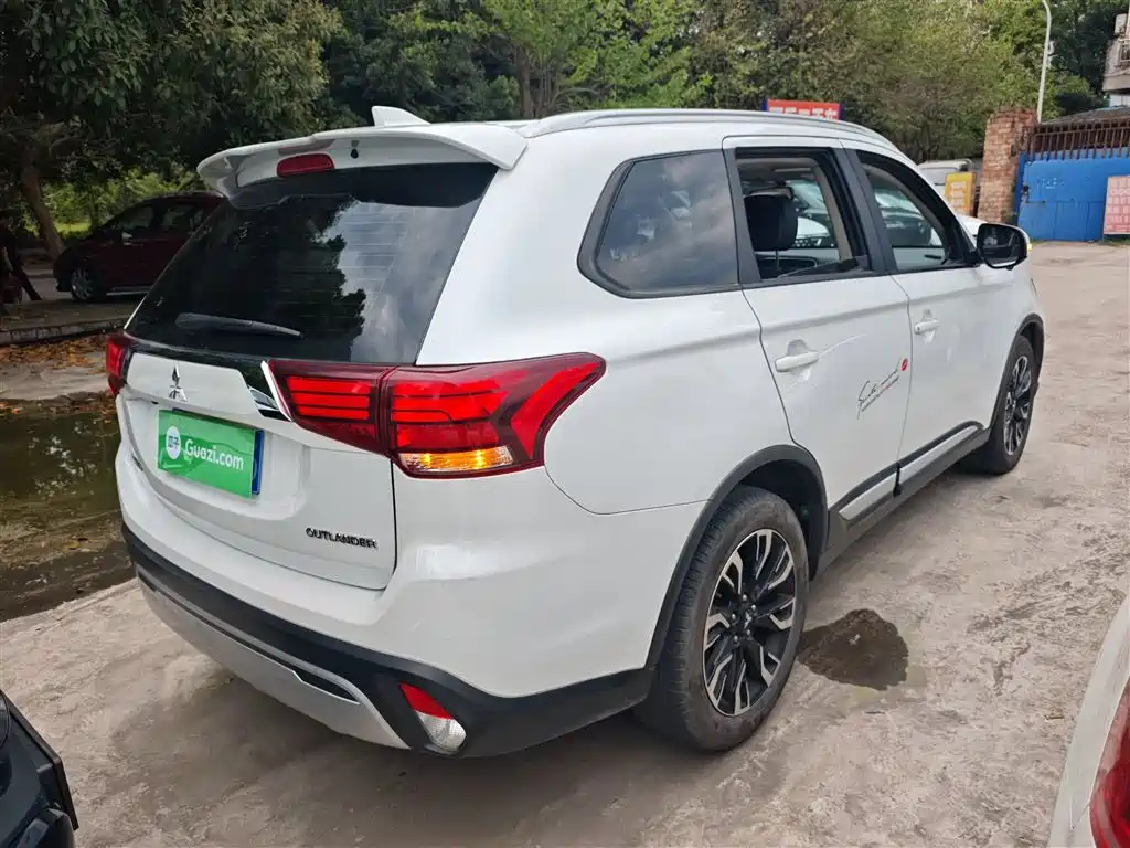 Mitsubishi Outlander 2020 — фото 7