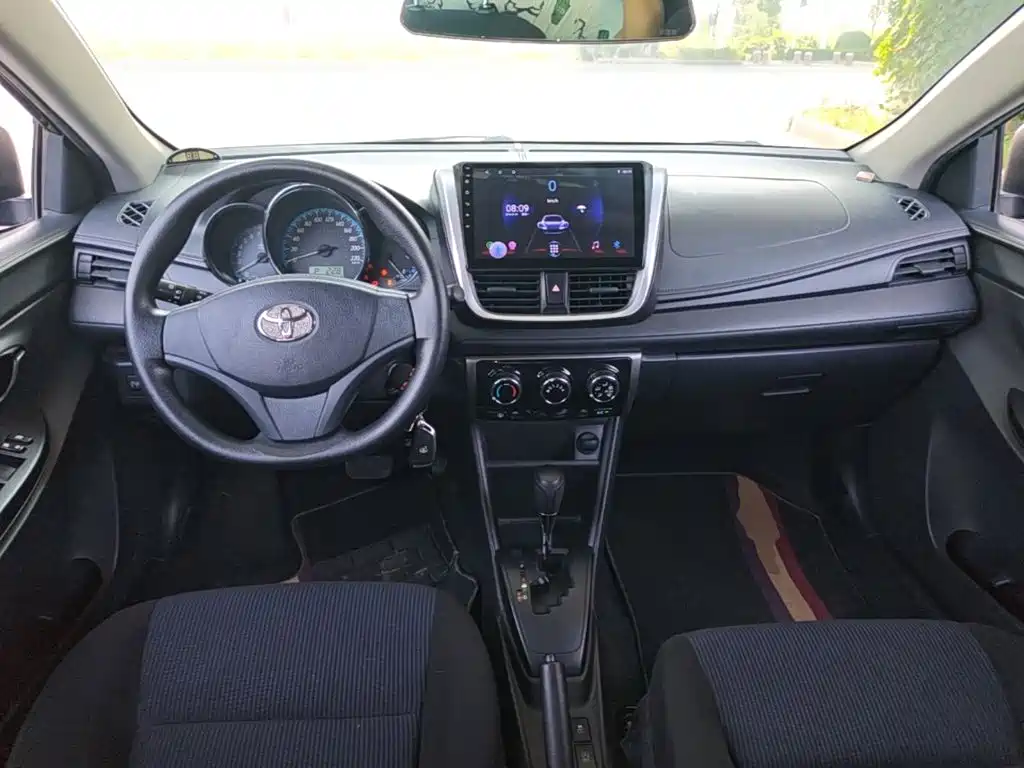 Toyota Yaris L 2018 — фото 10