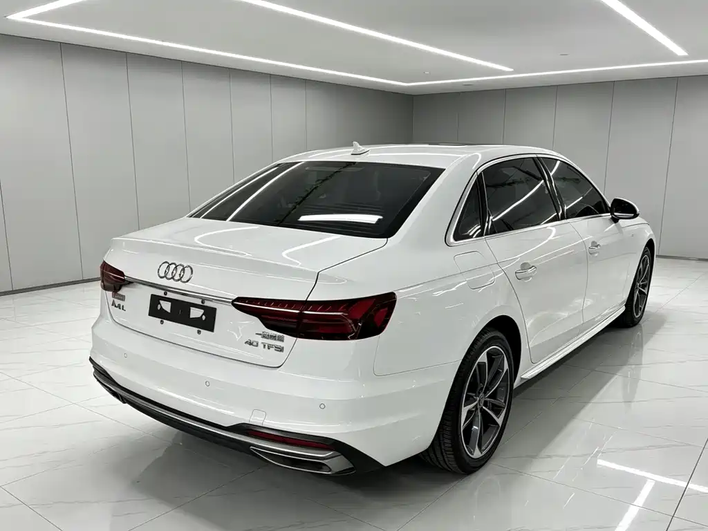 Audi A4L 2022 — фото 6