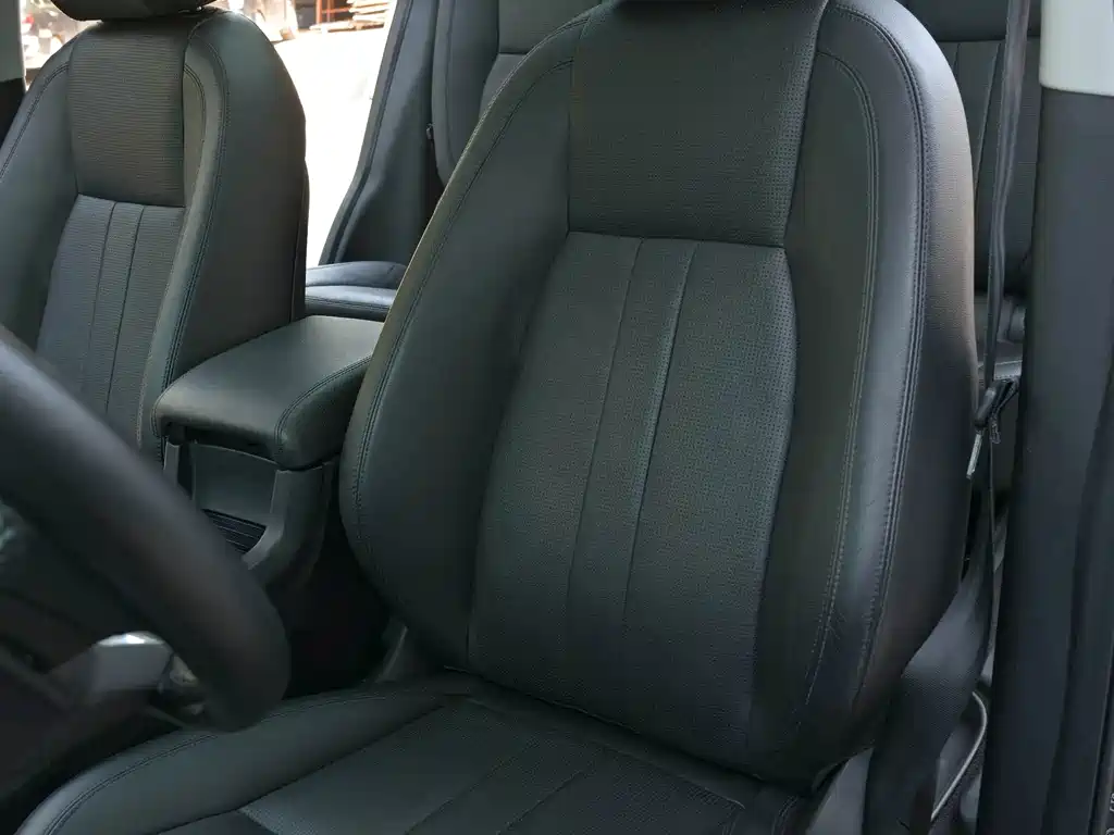Land Rover Discovery Sport 2018 — фото 20