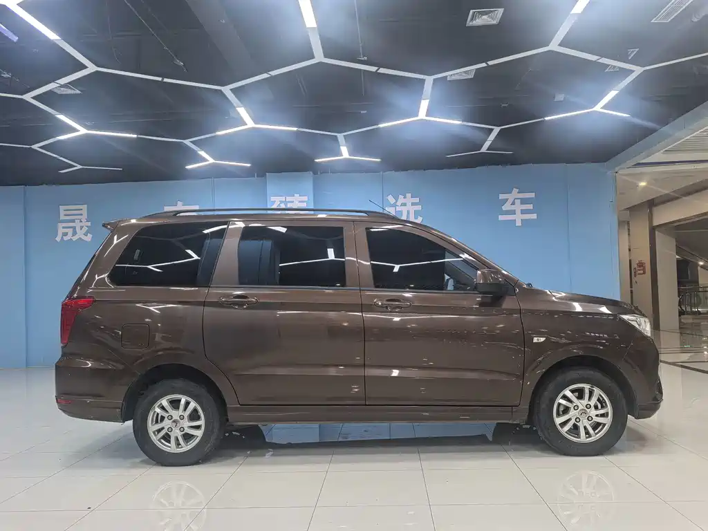 Wuling Hongguang 2021 — фото 2