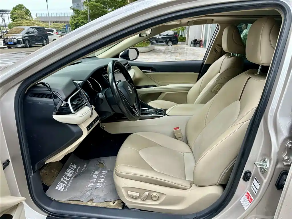 Toyota Camry 2019 — фото 11