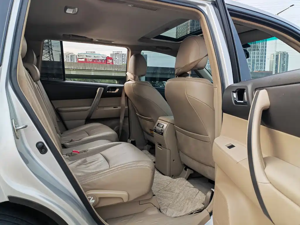 Toyota Highlander 2012 — фото 14