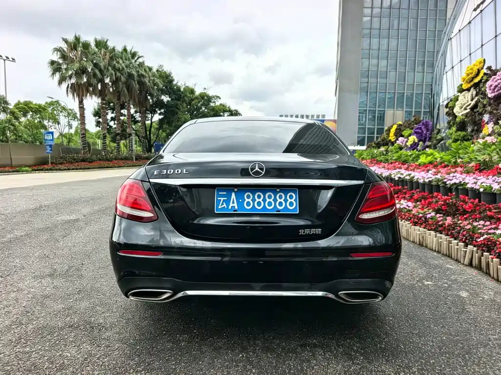 Mercedes-Benz E-Class 2017 — фото 16