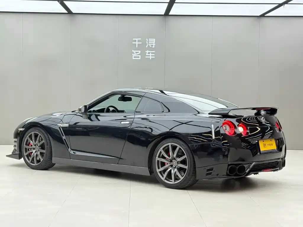 Nissan GT-R 2014 — фото 14