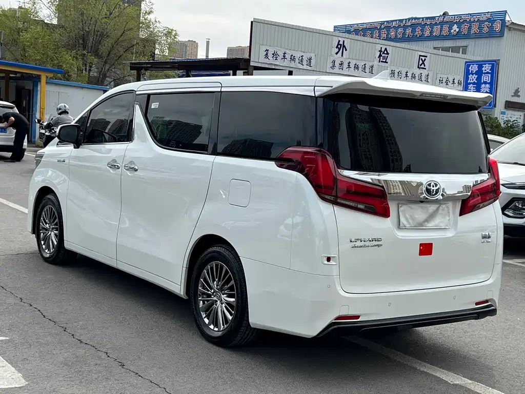 Toyota Alphard 2024 — фото 9