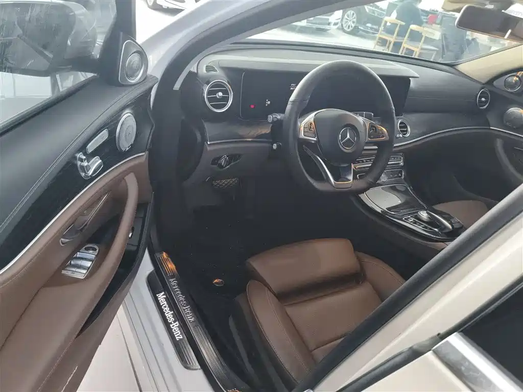 Mercedes-Benz E-Class 2018 — фото 16