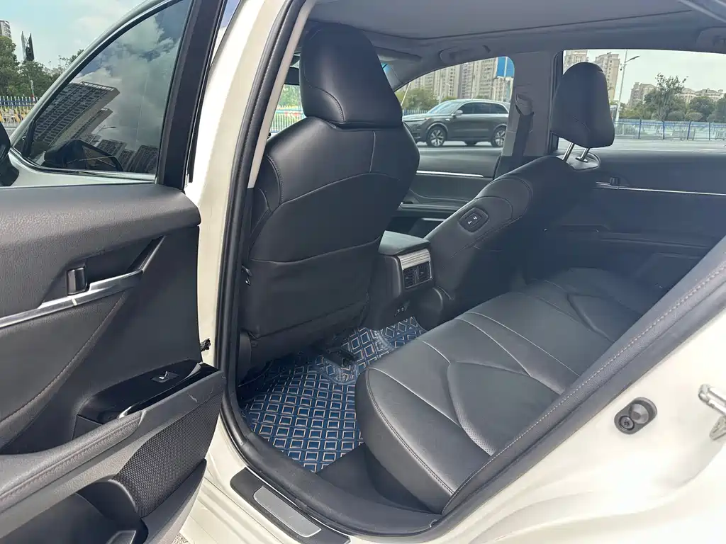 Toyota Camry 2019 — фото 11