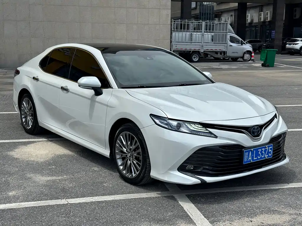 Toyota Camry 2019 — фото 3