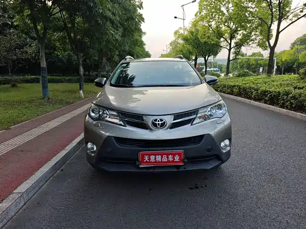Toyota RAV4 2015