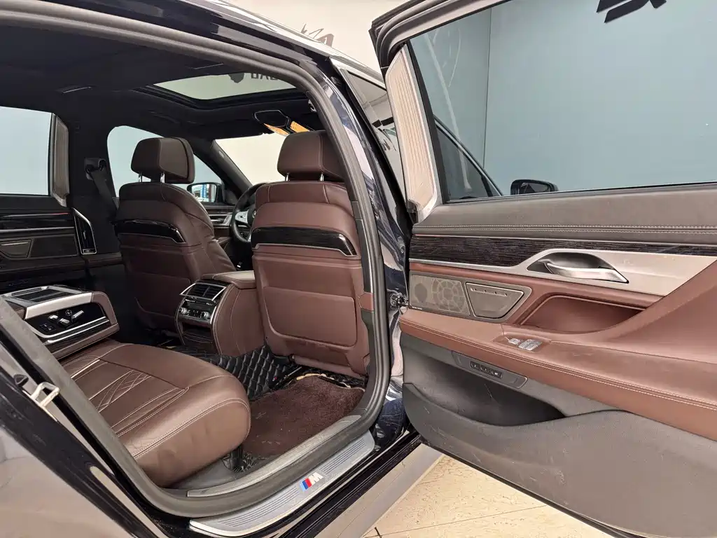 BMW 7 Series 2019 — фото 11