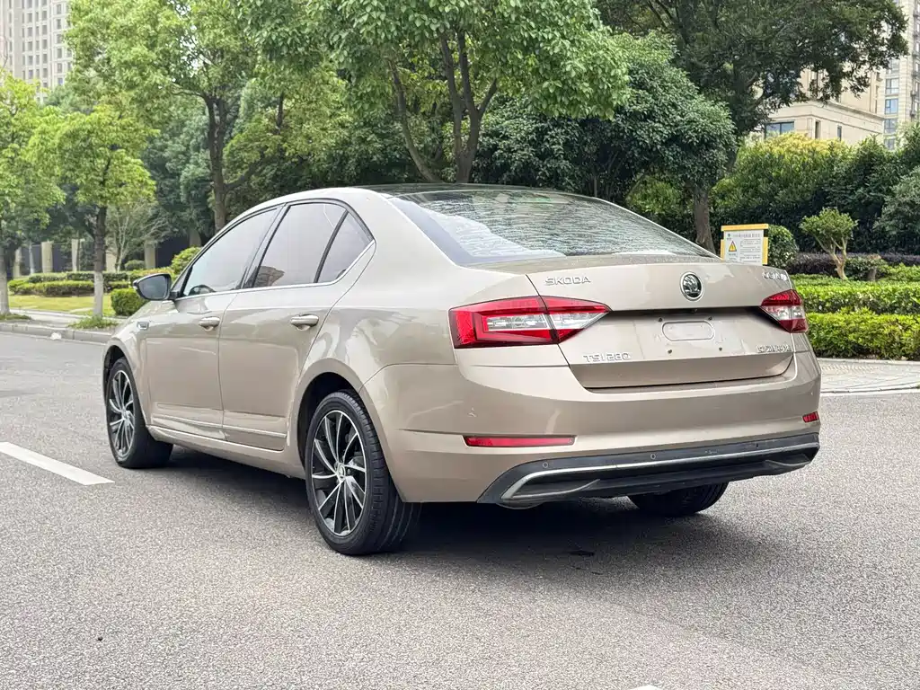 Skoda Octavia 2018 — фото 6