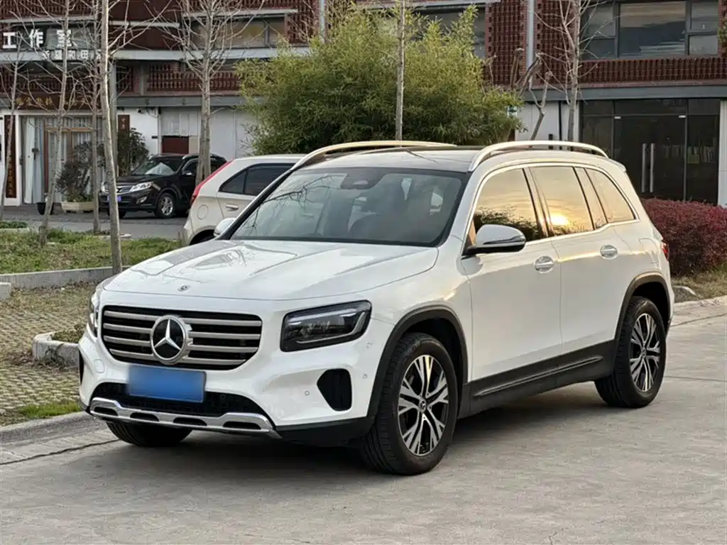 Mercedes-Benz GLB 2025 — фото 1