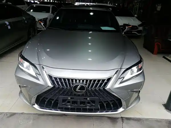 Lexus ES 2021
