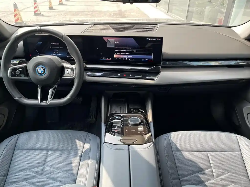 BMW i5 2025 — фото 7