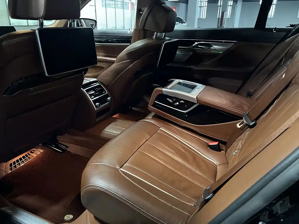 BMW 7 Series 2019 — фото 10