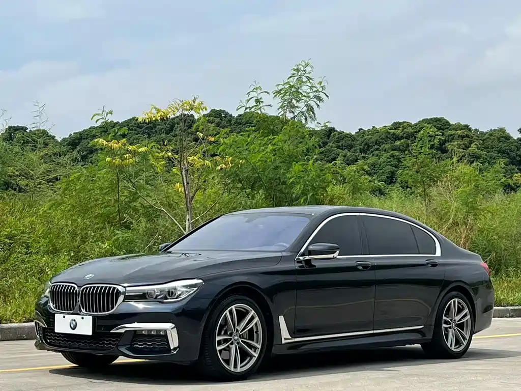 BMW 7 Series 2018 — фото 1