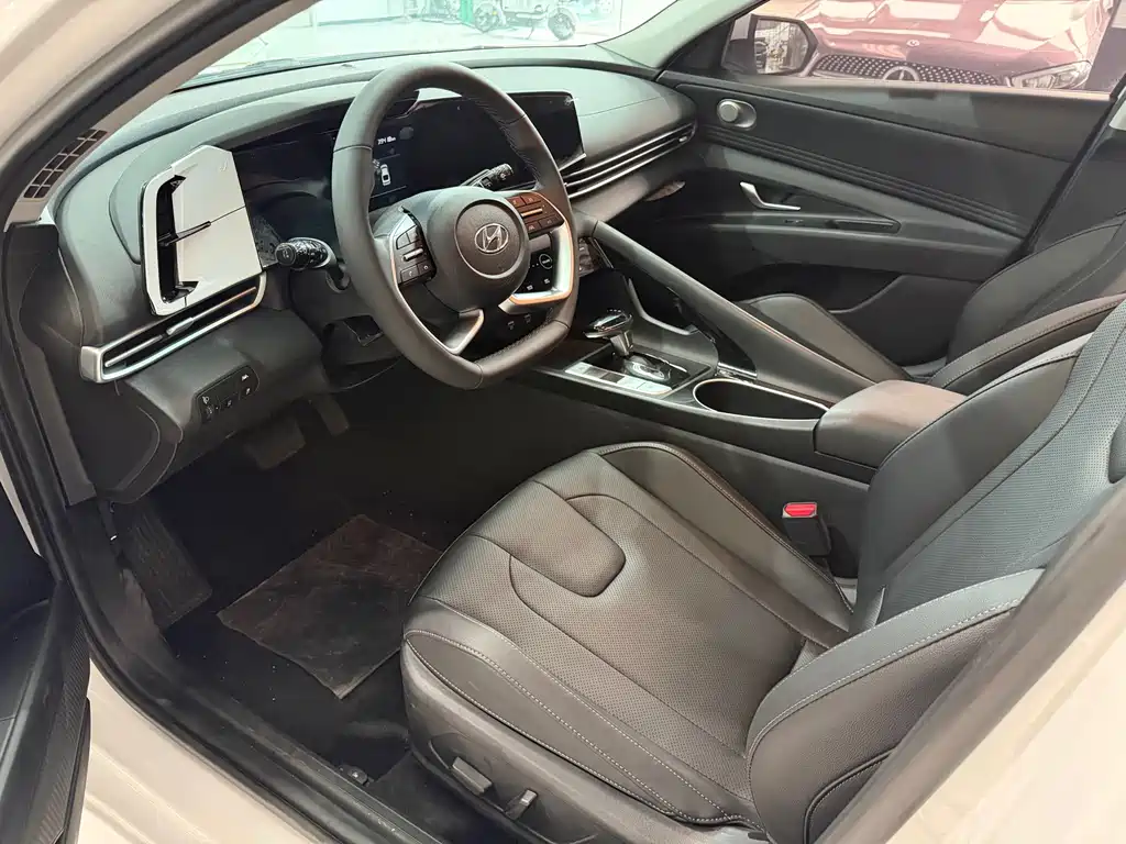 Hyundai Elantra 2022