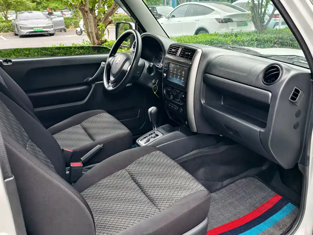 Suzuki Jimny 2018 — фото 11