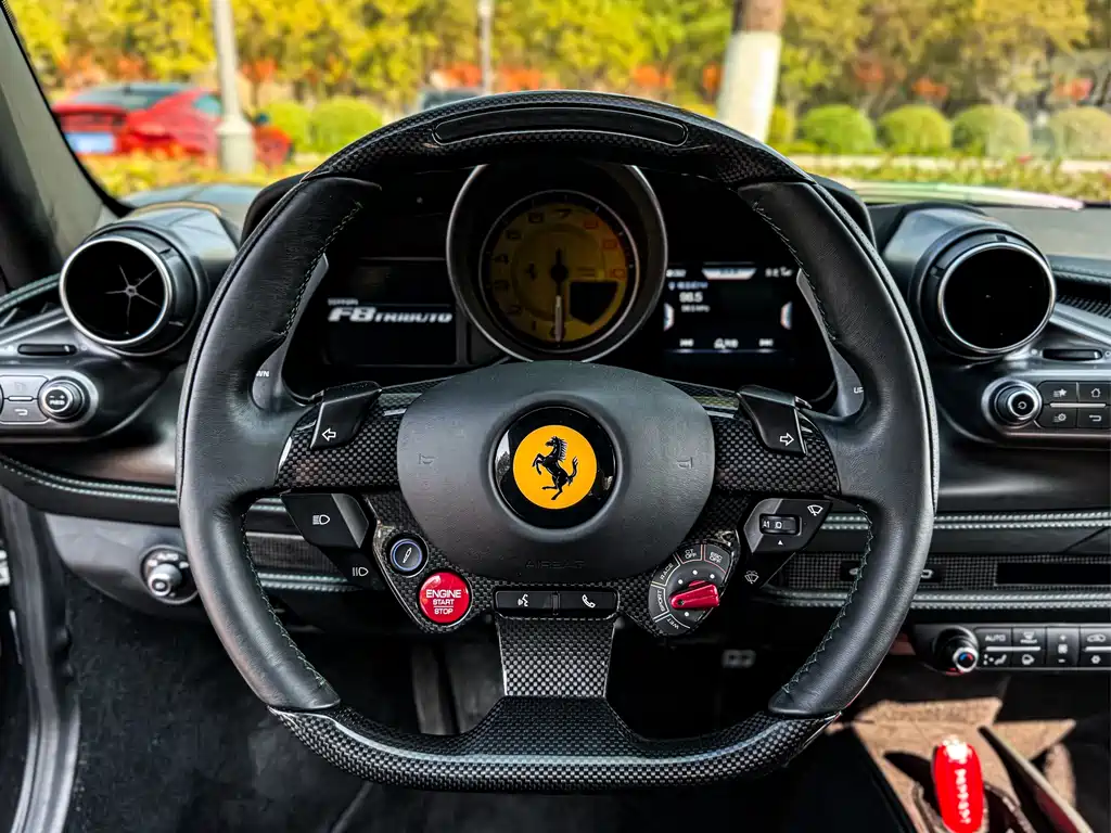 Ferrari F8 2021 — фото 17
