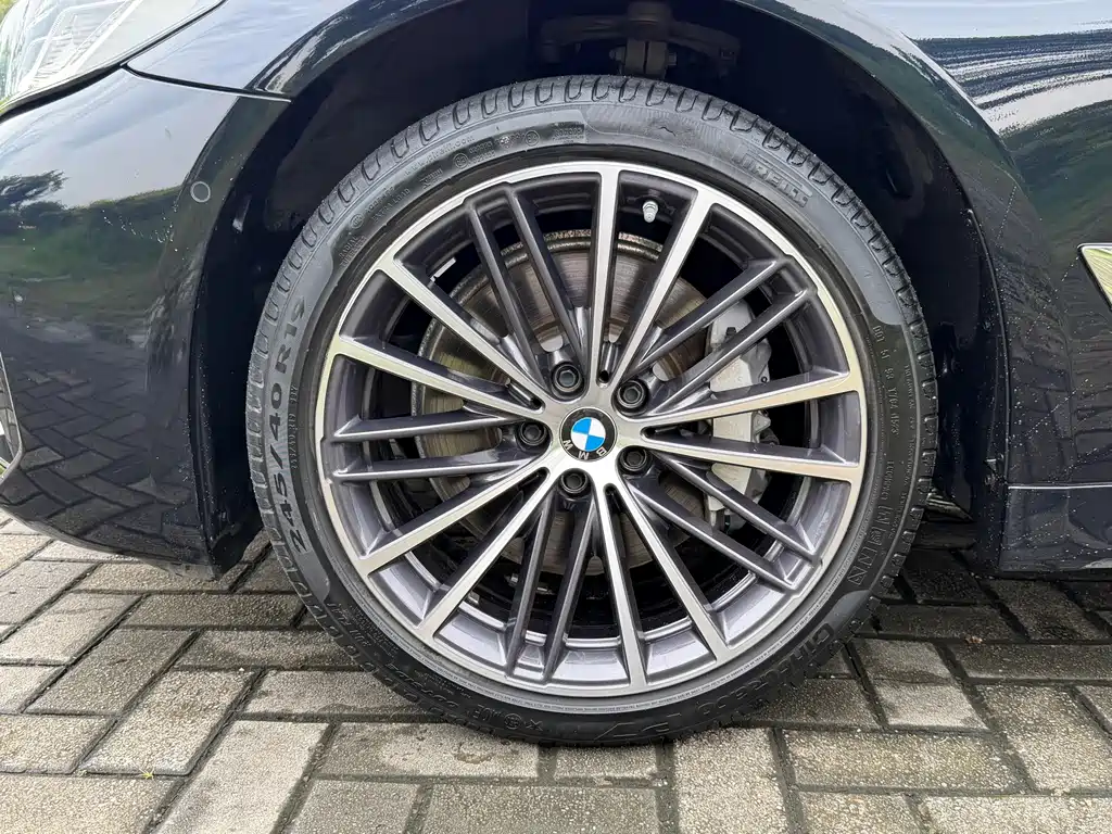 BMW 5 Series 2023 — фото 22