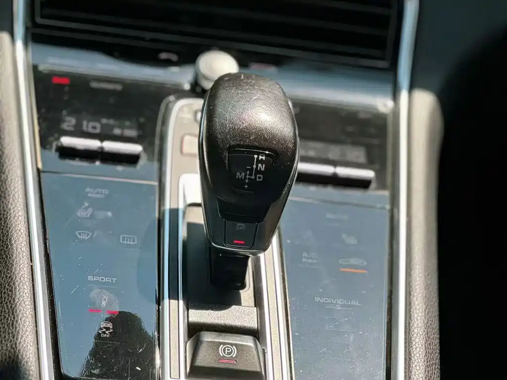 Porsche Panamera 2018 — фото 13