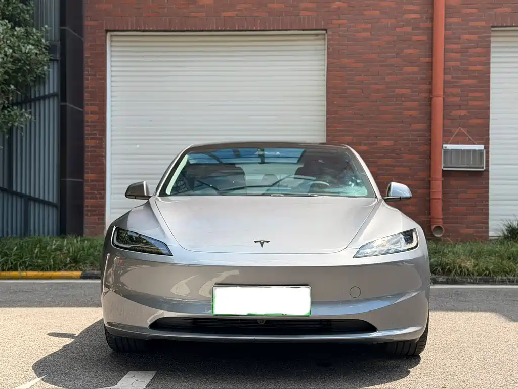 Tesla Model 3 2026 — фото 2