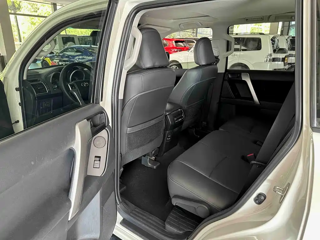Toyota Prado 2016 — фото 10