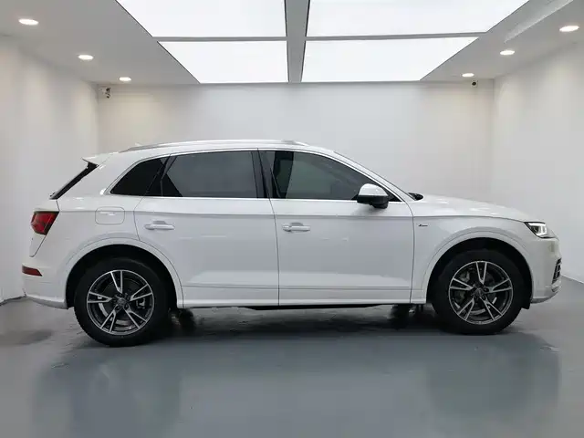 Audi Q5L 2021 — фото 8