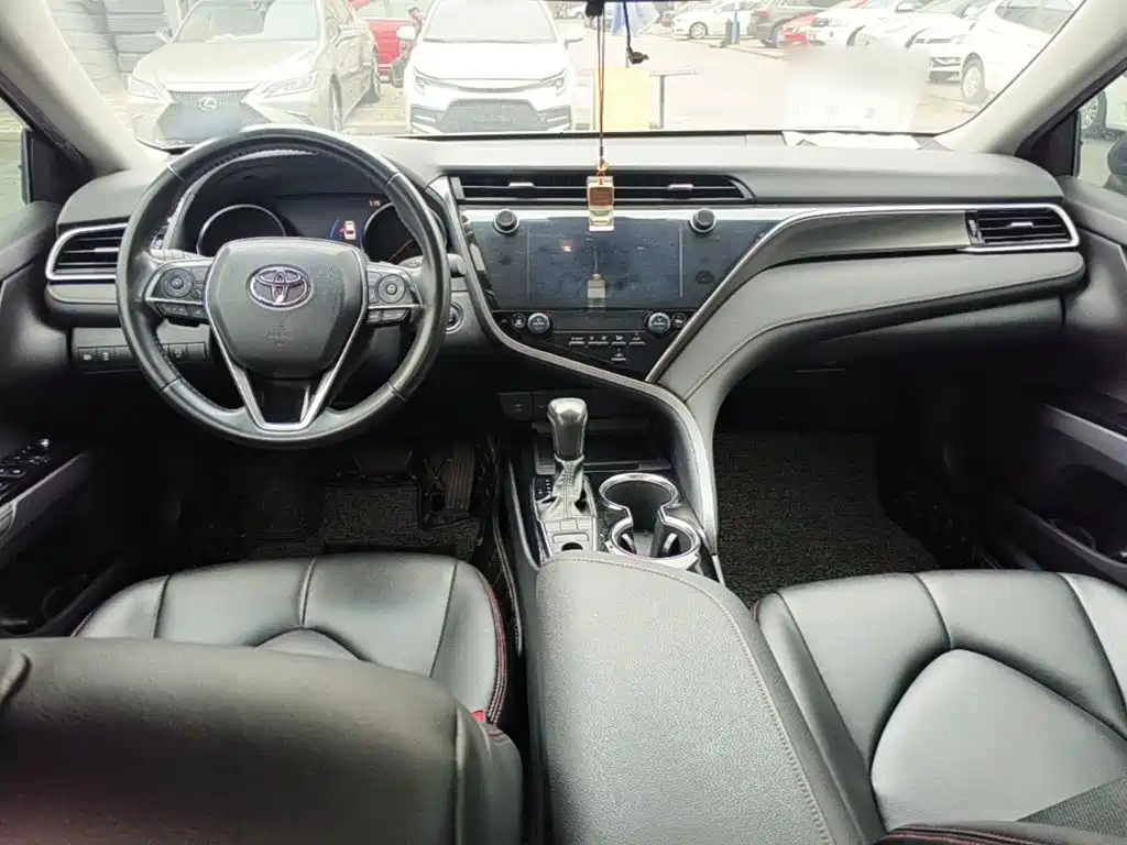Toyota Camry 2020 — фото 10
