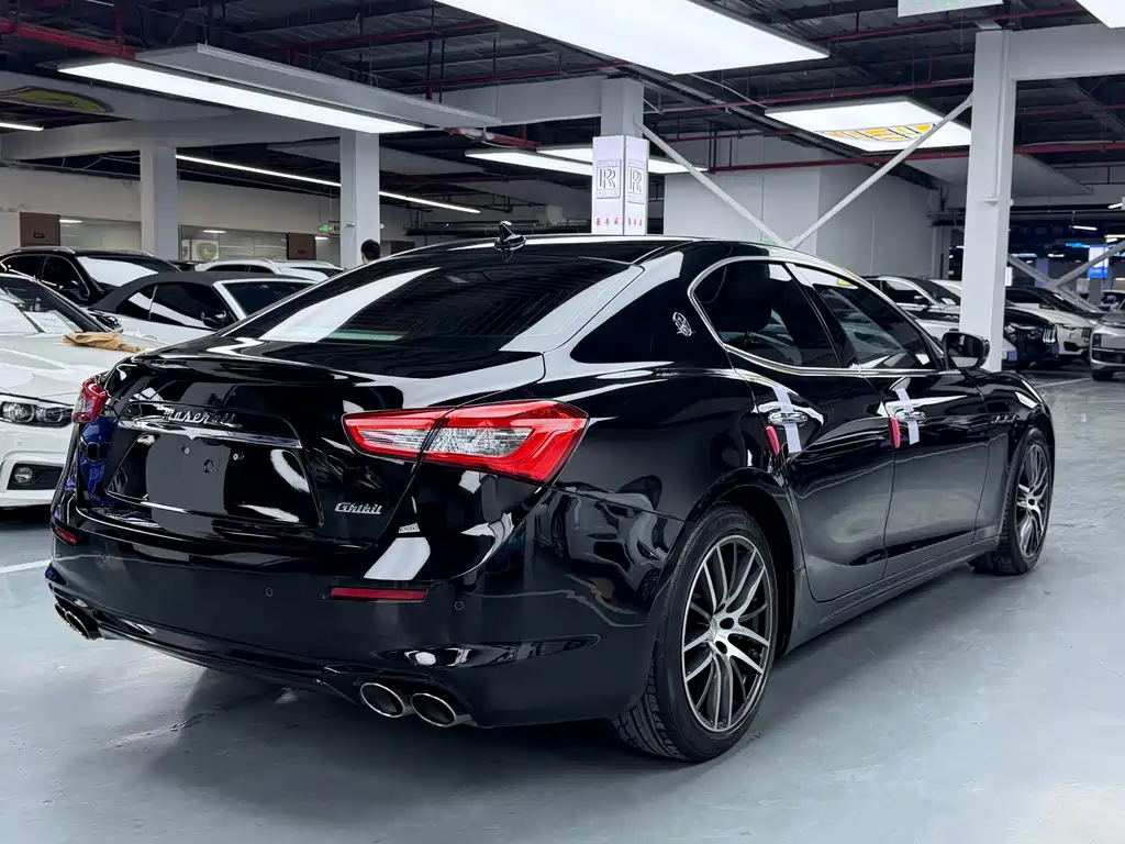 Maserati Ghibli 2019 — фото 18