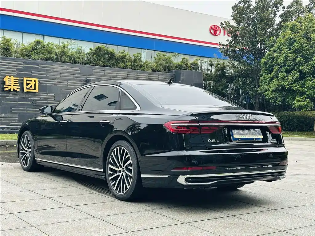 Audi A8 2023 — фото 23