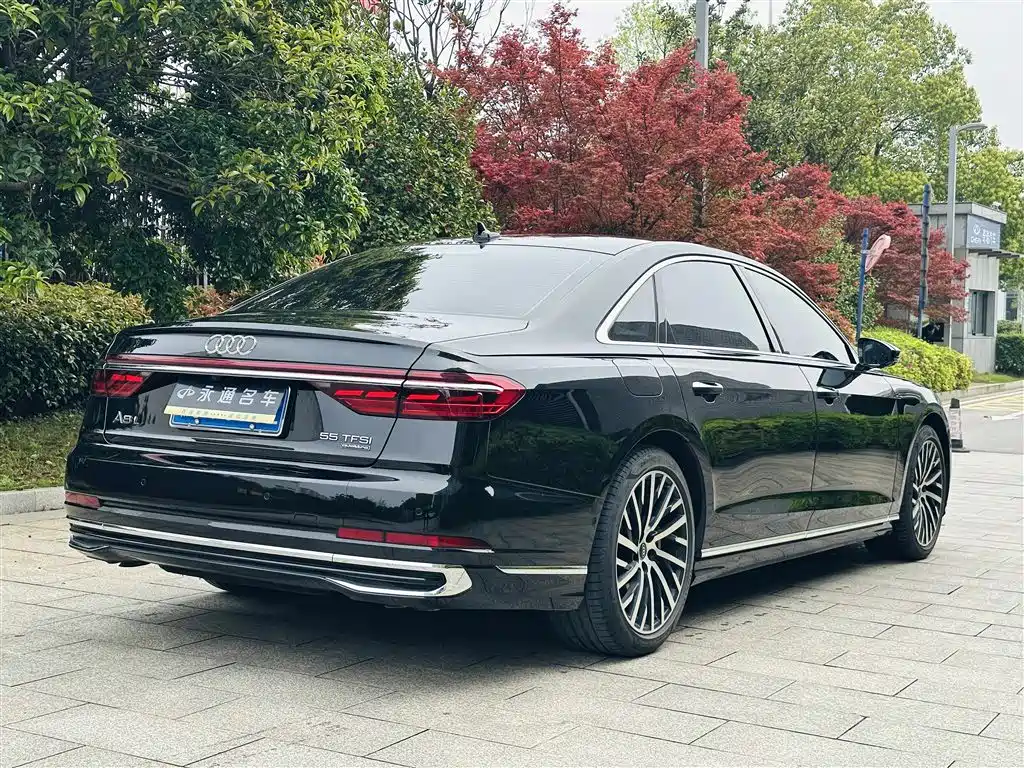 Audi A8 2023 — фото 24