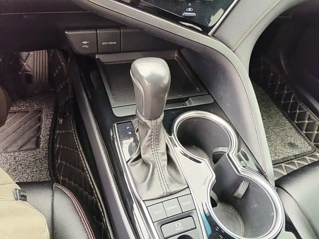 Toyota Camry 2020 — фото 14