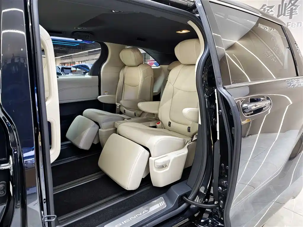 Toyota Sienna 2024 — фото 11