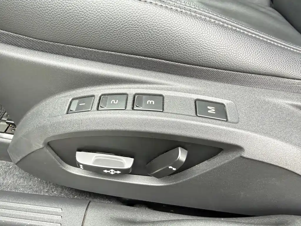 Volvo C30 2013 — фото 12