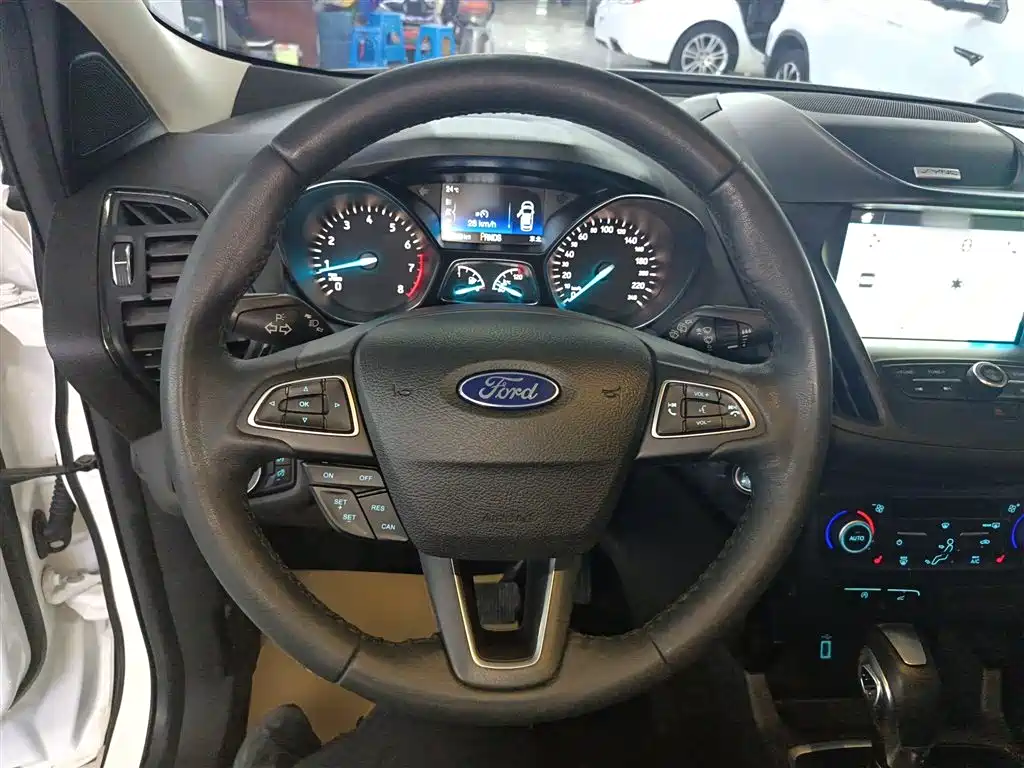 Ford Kuga 2018 — фото 11