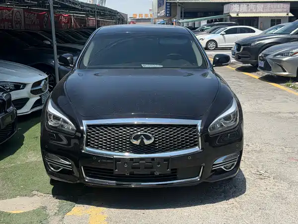 Infiniti Q70 2018