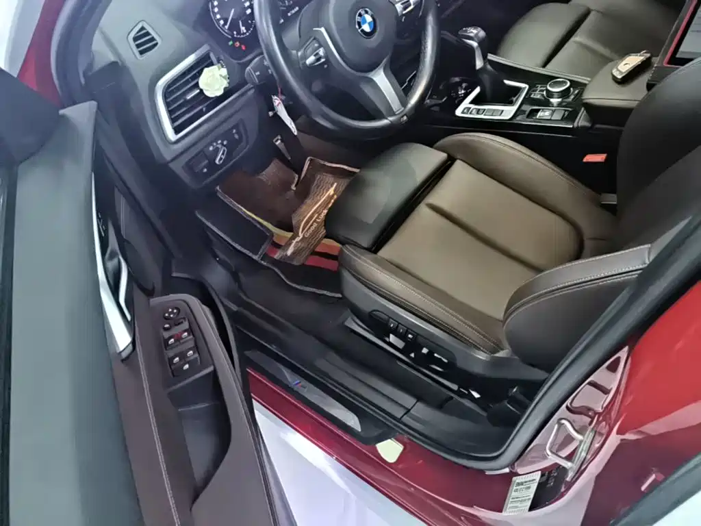 BMW 1 Series 2019 — фото 16