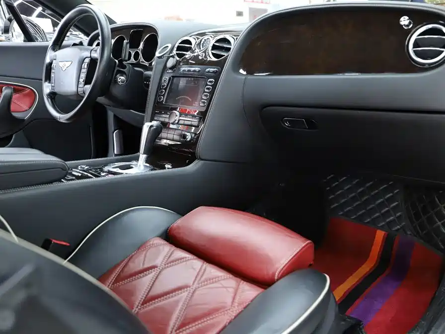 Bentley Continental 2010 — фото 14