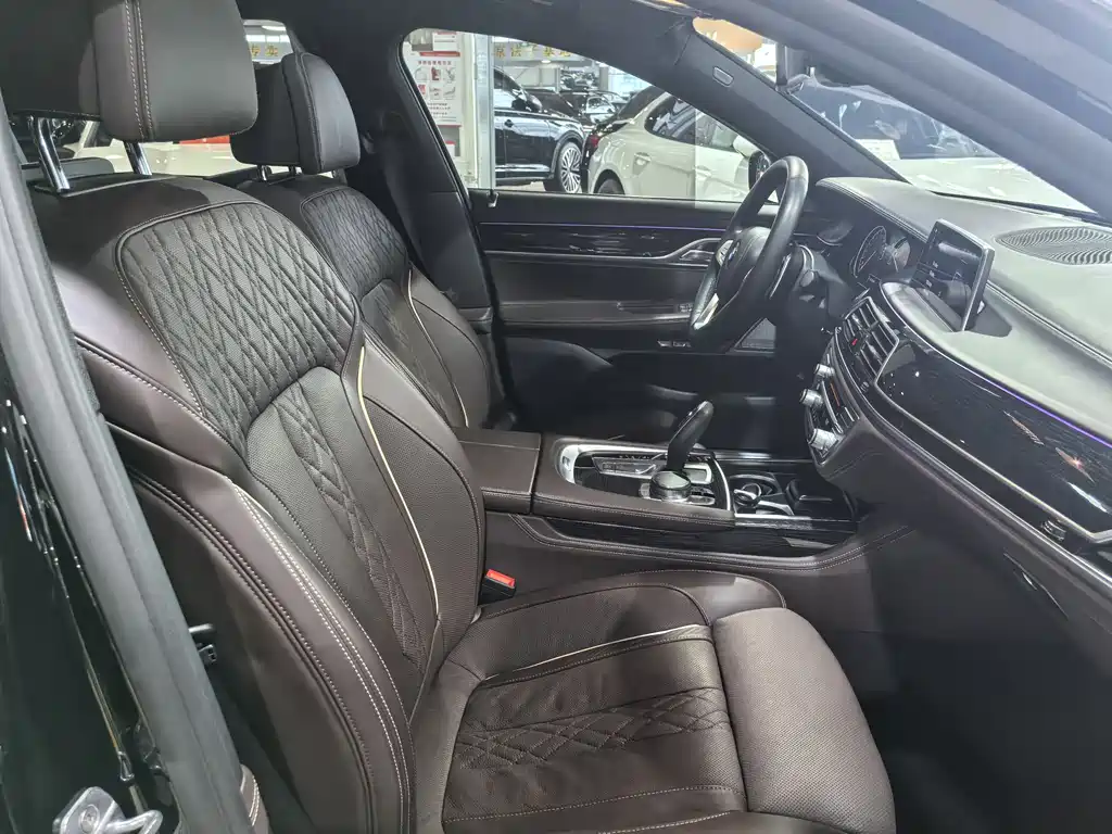 BMW 7 Series 2018 — фото 17