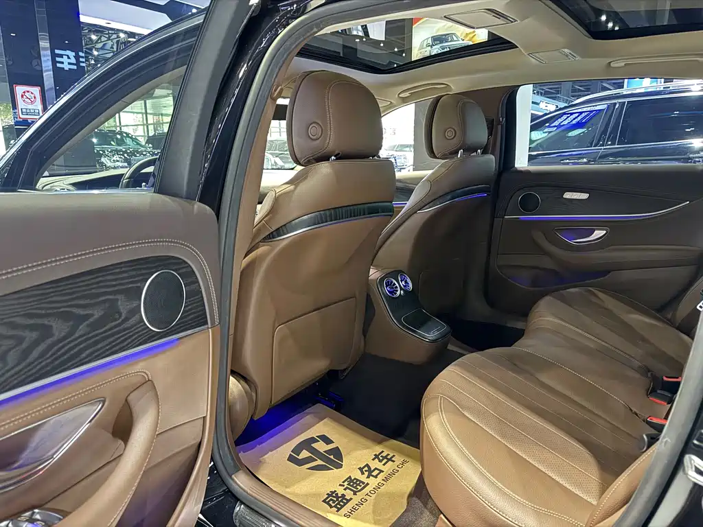 Mercedes-Benz E-Class 2022 — фото 13